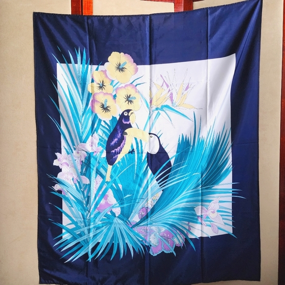 Toucan and Parrott Scarf - Picture 7 of 7